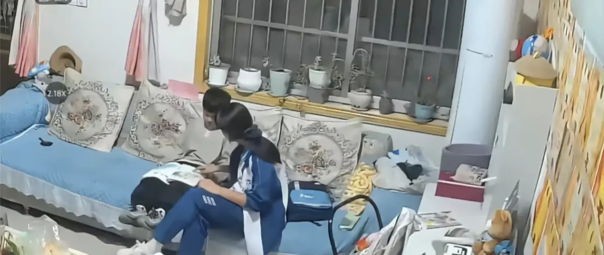 《来自姐姐的捏捏姐姐的爱》姐弟温馨日常引关注事件视频-资源下载看全集高清完整版-姐姐辅导功课监控录像事件全过程最新后续-来自姐姐的捏捏姐姐的爱免费在线观看
