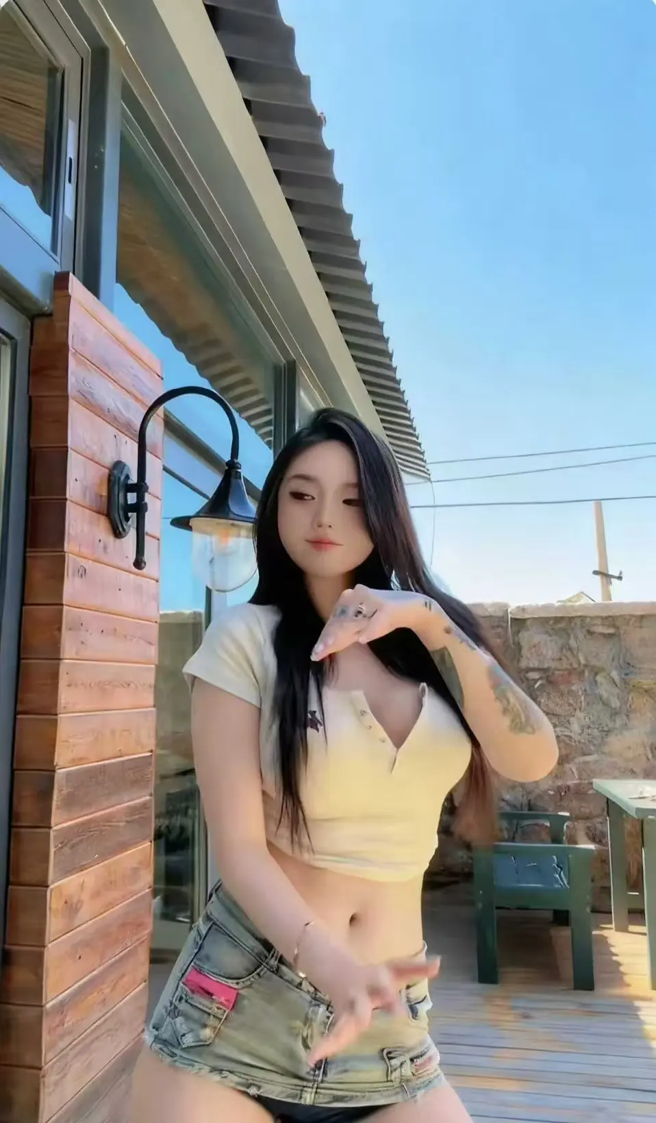 《Meena 成美男》高清全集免费在线看-中文版未删减资源全面开放-网盘便捷备份无广告播放-一次看遍Meena 成美男