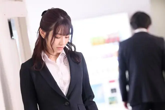 《和部长一起去出差旅》日本伦理片高清未删减版中字在线观看-完整版资源下载