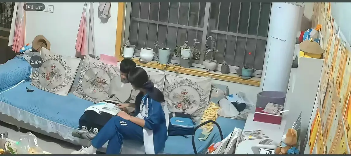 《来自姐姐的爱》无删减完整版在线播放-姐姐管教弟弟真实瞬间全收录-高清正片免费下载-来自姐姐的爱全集观看
